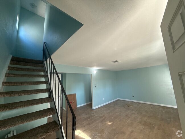 Building Photo - 2205 L St Unit A Rental