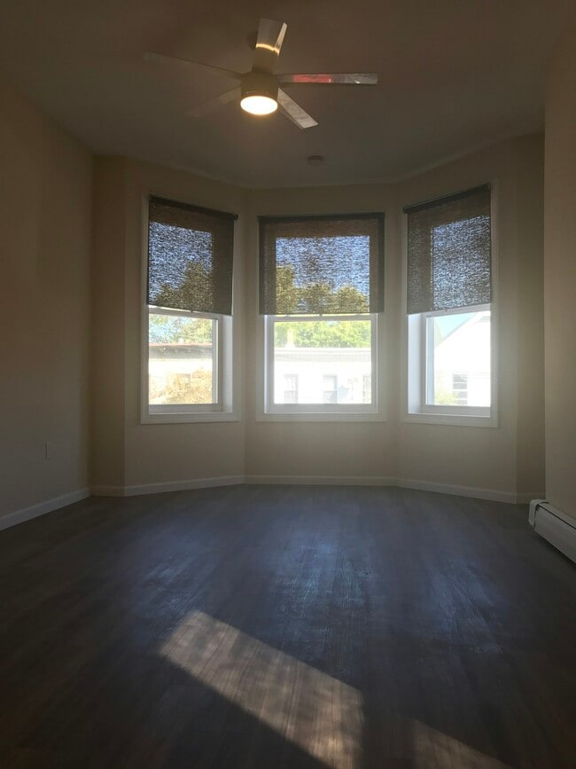 Building Photo - 35 Lincoln St Unit 2 Rental