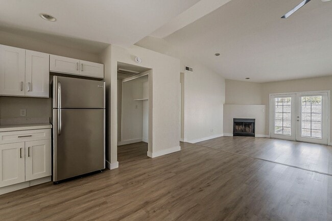 Photo - Remodeled 2bed/2ba Townhome - Ask about our Move-in Specials