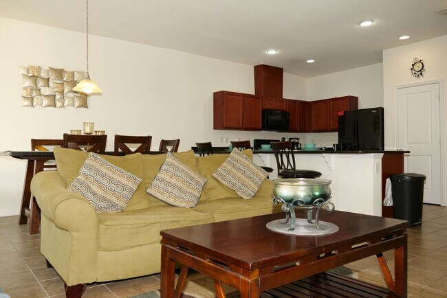 Photo - Beautiful Fully Furnished 4-Bedroom Home i...