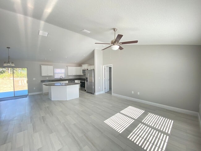 Photo - Desirable SW Ocala Neighborhood 4/2/2 *WON'T LAST*