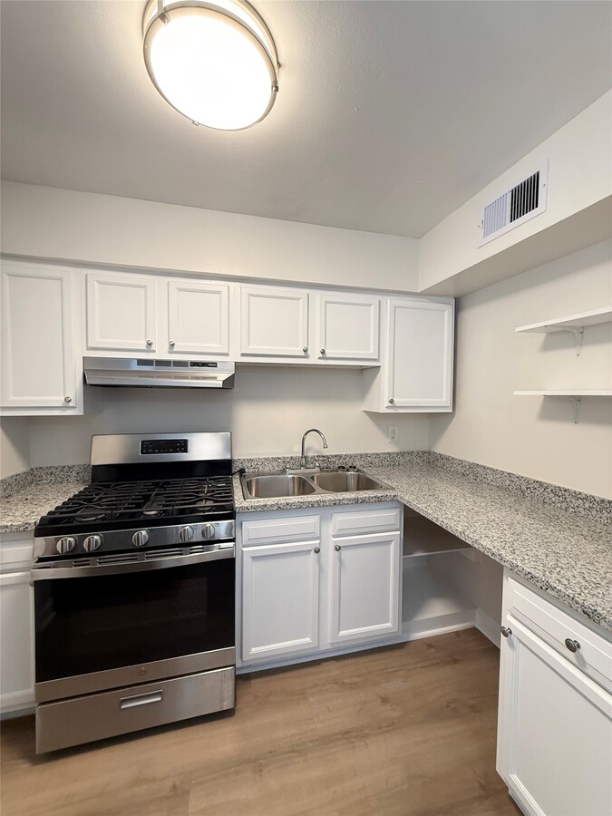 Photo - 1141 N Durham Dr Unit 15