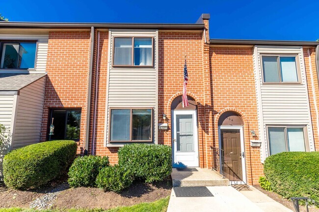Building Photo - Updated 2 Bedroom 1.5 Bath in Goshen Valley! Rental