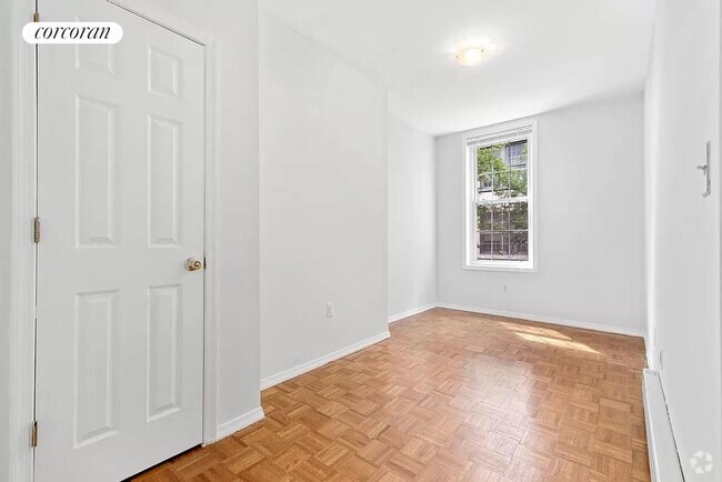 Building Photo - 353 W 19th St Rental