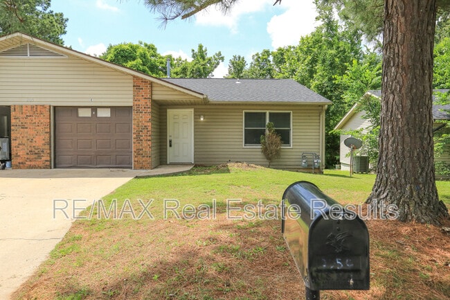 Building Photo - 205 White Oak Dr NE Unit C