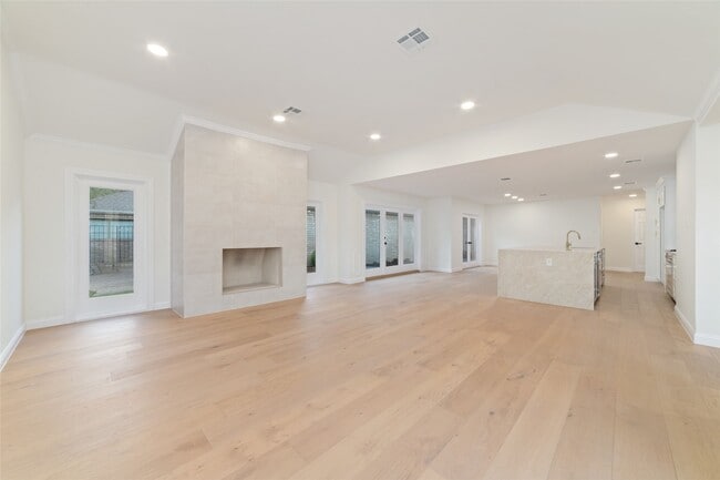 Building Photo - 15651 Whitewater Ln