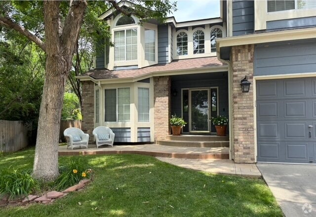 Building Photo - Spacious 6-Bed Oasis with Finished Basemen... Rental