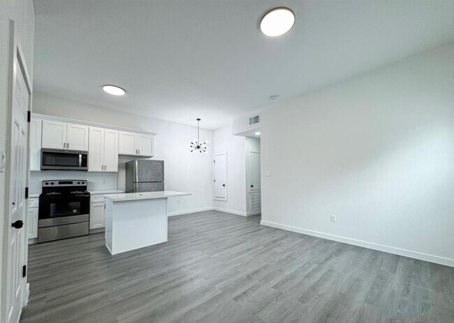 Photo - 328 Clearwater St