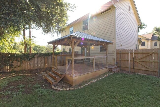 2903 Whisper Oaks Ln
