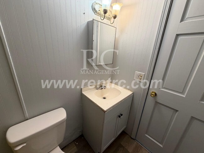 Photo - 104 Center-