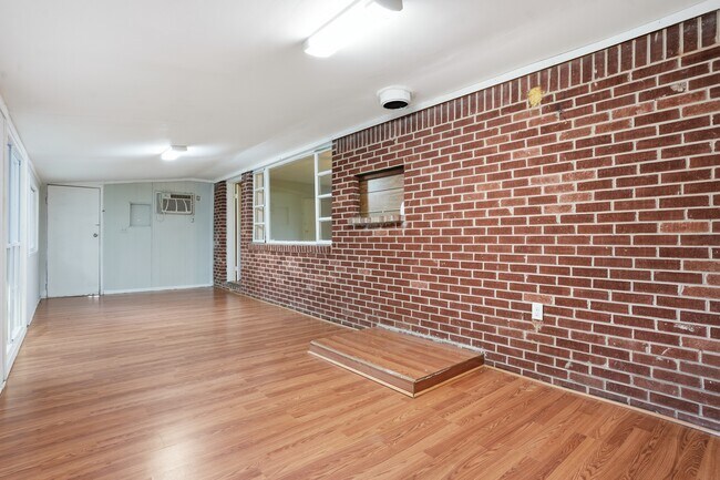 Photo - 345 Brannan Rd