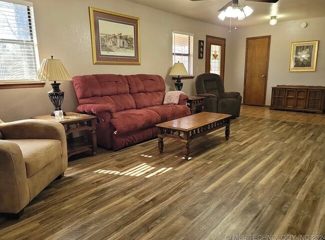 Photo - 415641 E 1094 Rd