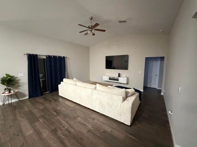 Photo - 4 bedroom 2 bath home in Port Saint Lucie