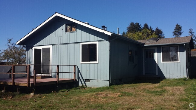 Building Photo - Mckinleyville House with South Facing Yard!