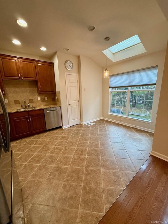 Photo - 955 Huntington Dr