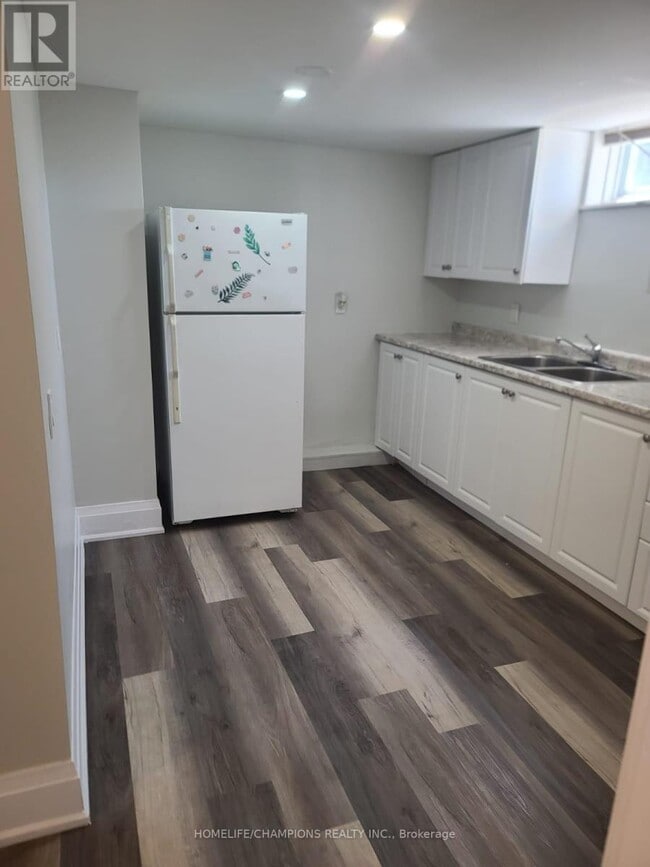 Photo - 462 Loring St