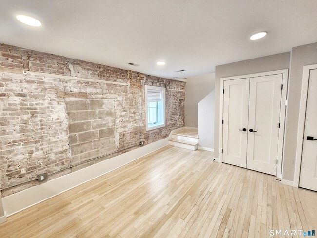 Photo - 7 Wall Street Unit 4