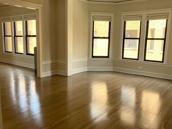 Photo - 2418 N Sawyer Ave Unidad 2W