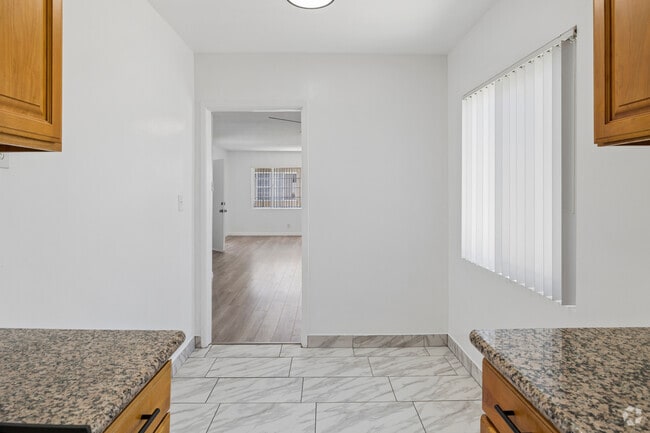 2BR, 1BA - 565SF - Dining Room