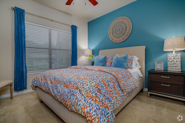 2BR, 2BA, 1053SF - Bedroom 1 - Platinum Shavano Oaks