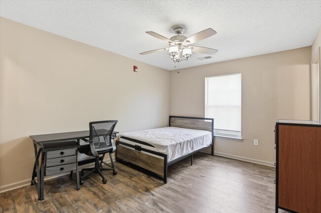 Building Photo - 3000 S Adams St Unit 338