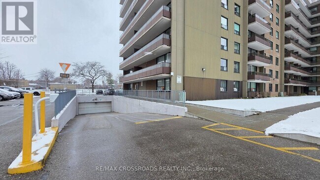 Photo - 180 Markham Rd Unit 921