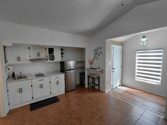 Photo - 936 Alameda St Unit Studio