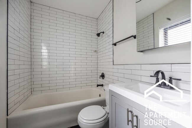 Photo - 5509 N Lincoln Ave Unit 2