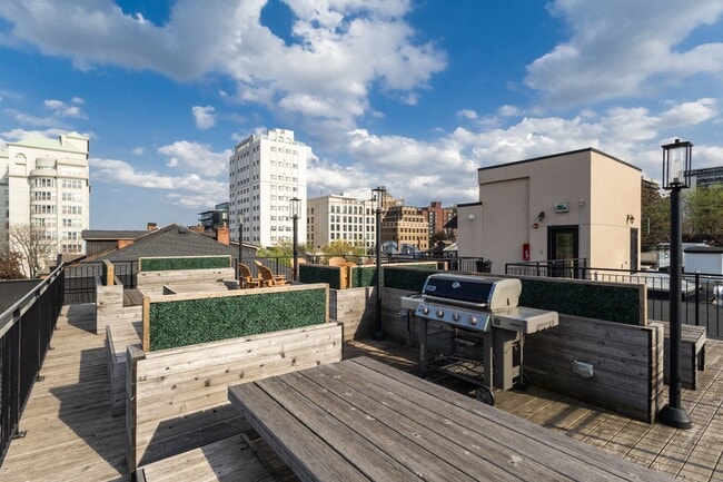 Building Photo - Trendy 1 Bedroom in Durand With Insuite Laundry Unit 105