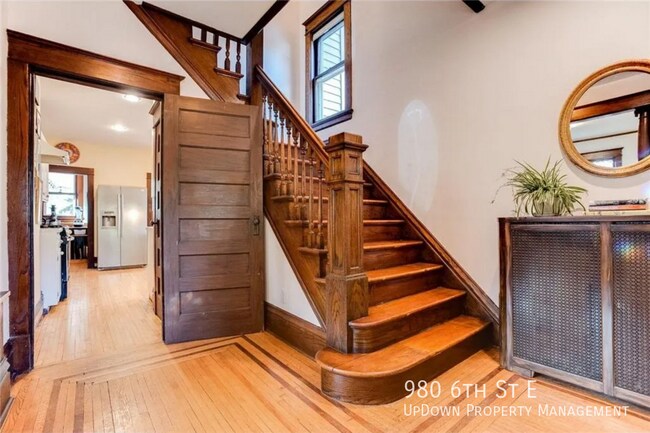 Photo - 980 6th St E