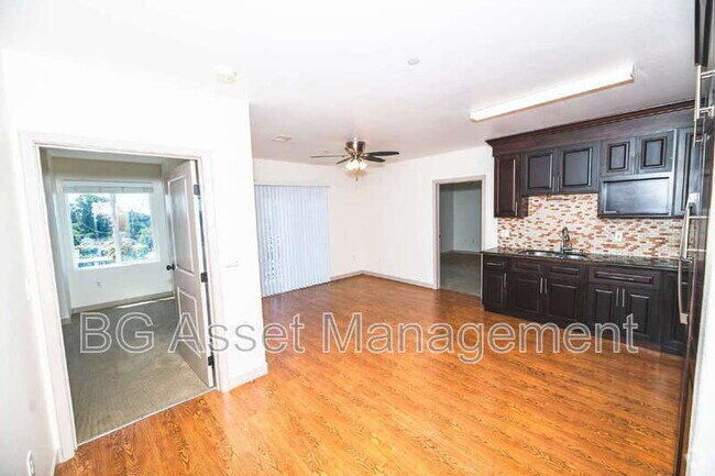 Building Photo - 1459 MacArthur Blvd Unit 45 Rental