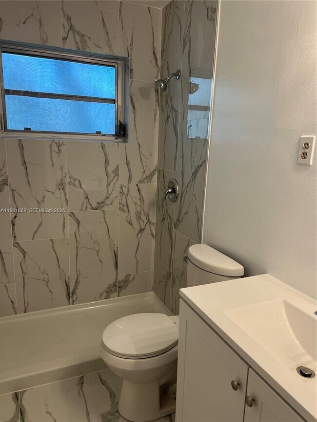 Photo - 2421 SW 6th St