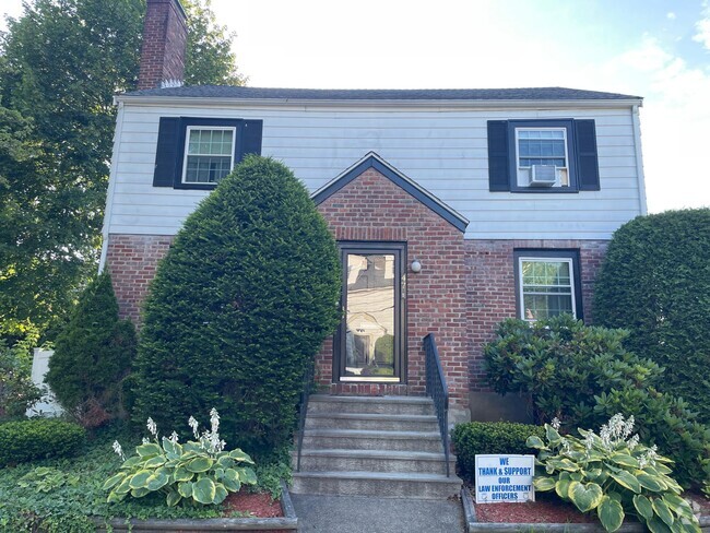 Building Photo - 47 Hatfield Rd Unit #2 Rental