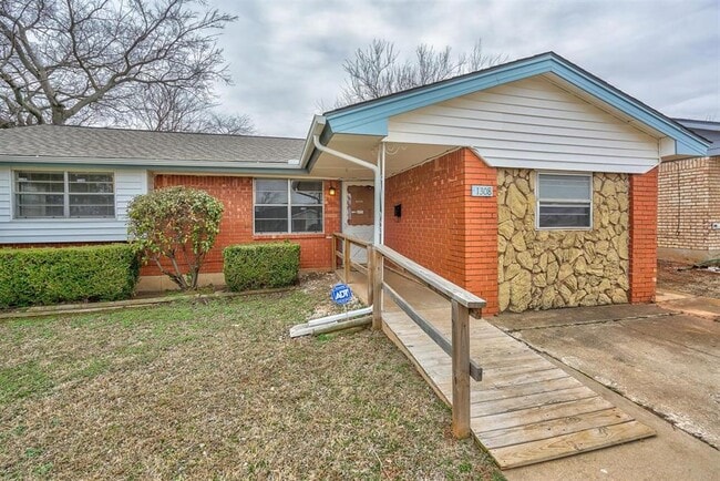 Photo - 1308 NE 25th St House