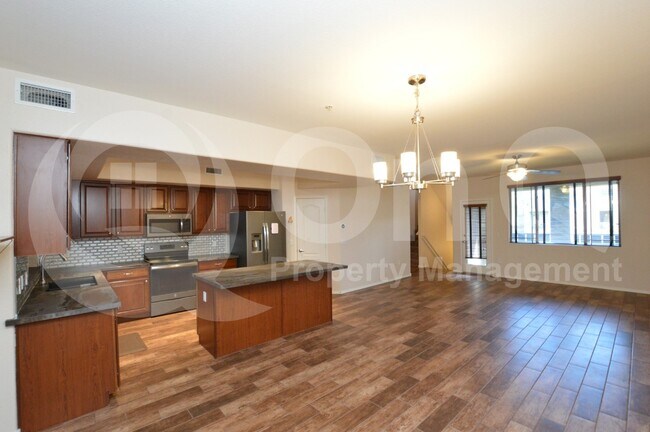 Photo - 2402 E 5th St