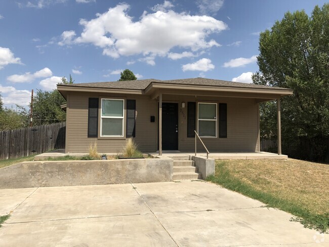 Building Photo - 3/2 Seconds away from TTU and Covenant Hos... Rental