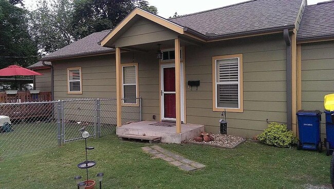 Photo - 215 W 10th Ave House