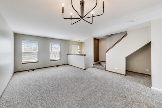 Photo - 985 Manchester Cir