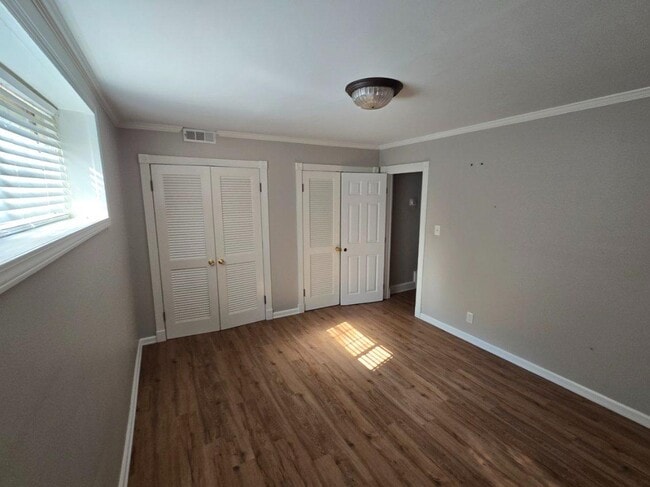 Photo - 430 Lindbergh Drive NE