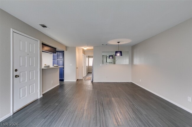Photo - 810 N Sloan Ln Unidad 103