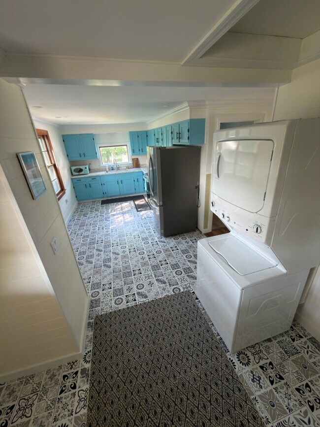 1028 Commercial St Unit Apt
