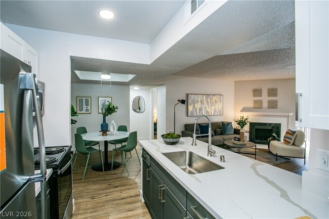 Building Photo - 6750 Del Rey Ave Unit 108
