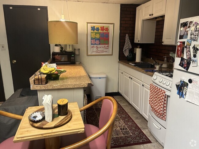 Building Photo - 14 Monument Sq Unit F Rental