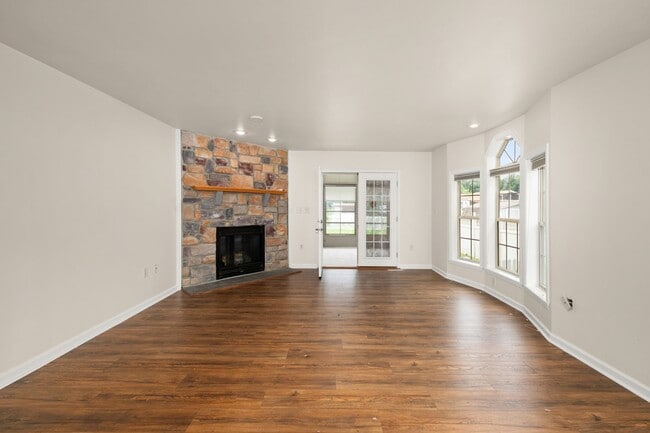 Photo - 27723 Crozet Dr
