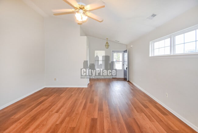 Photo - 312 Harts Ford Way