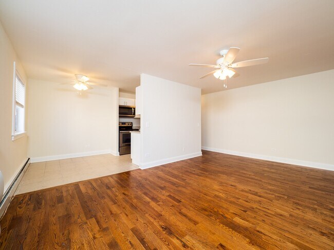 Photo - 1441 W Howard St