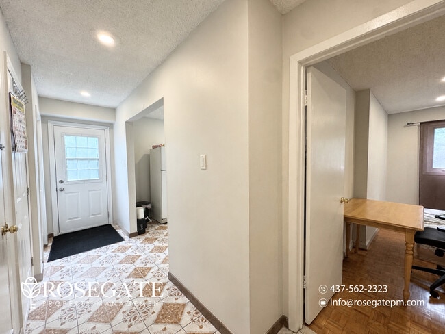Photo - Cozy 1-Bedroom Apartment with Parking – Brampton Unit B