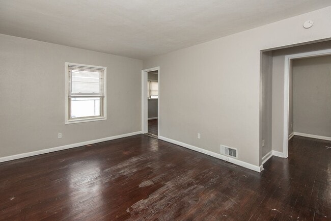 Photo - 320 Millman Dr