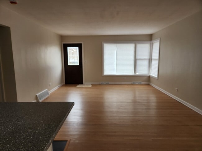 Photo - 33 Cranbrook Dr