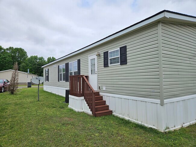 Photo - 94 Lynnwood Cir